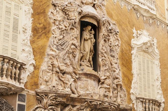Das Nationale Keramikmuseum Gonzalez Marti befindet sich in einem Palast aus dem 15. Jahrhundert und wurde 1740 im Rokoko-Stil mit einem prächtigen Alabaster-Eingang renoviert