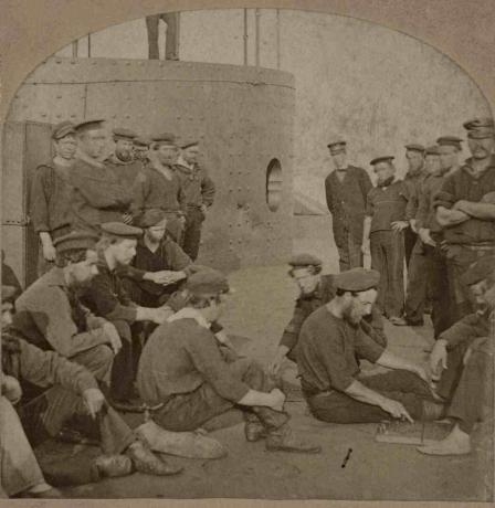 Seeleute des Monitors entspannen sich auf seinem Deck, Sommer 1862.