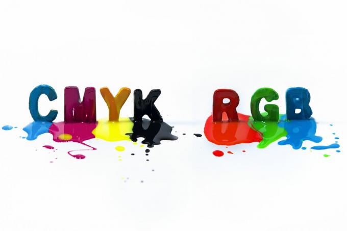 Mehrfarbige CMYK RGB-Großbuchstaben