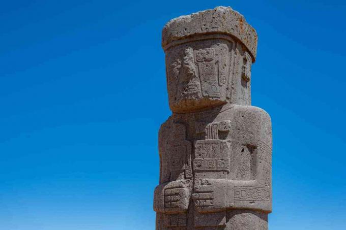 Beispiel einer monolithischen Stele in Tiwanaku.