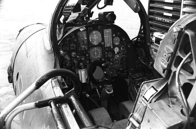 Innenansicht des Cockpits eines F-105D Thunderchief.