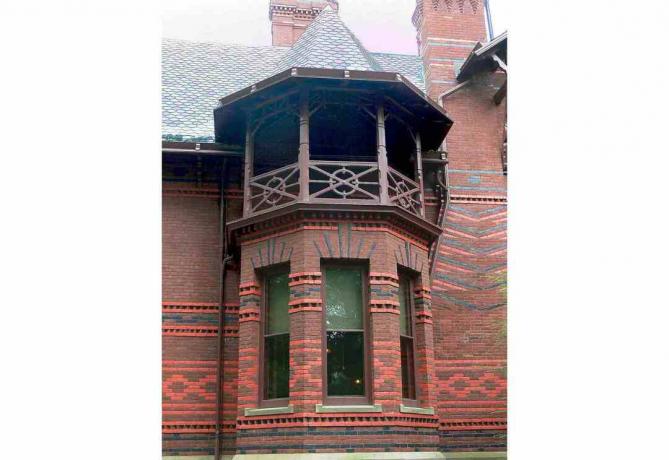 Türme und Erkerfenster verleihen dem Mark Twain House eine komplizierte, asymmetrische Form