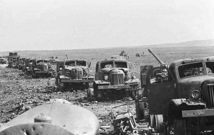 Zerstörter syrischer Konvoi auf den Golanhöhen, 1973.