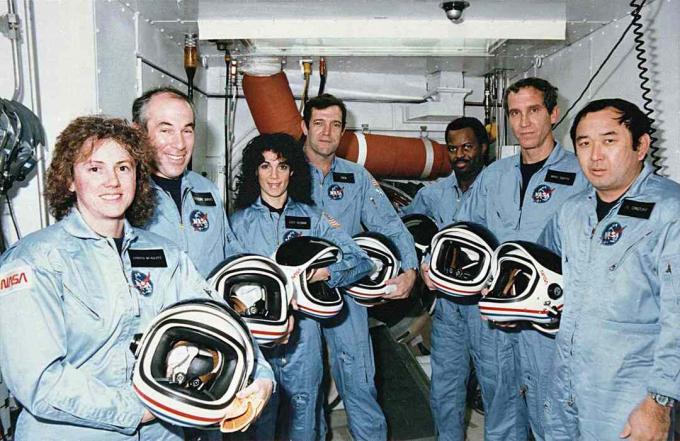 Space Shuttle Challenger Disaster STS-51L Bilder - 51-L Challenger Crew im Weißen Raum