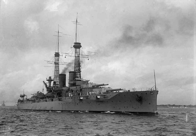 Schlachtschiff USS Texas (BB-35) unterwegs in der Nähe von Hampton Roads, VA.