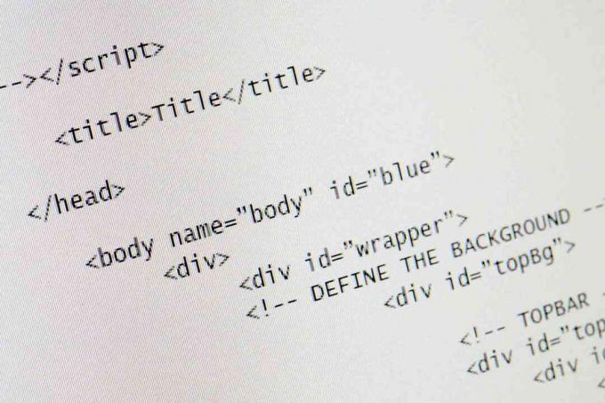 HTML-Code auf weißem Hintergrund