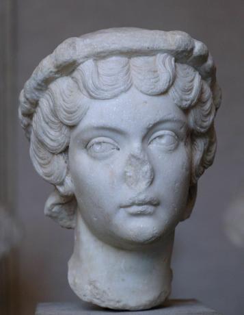 796px-Faustina_Minor_Glyptothek_Munich.jpg