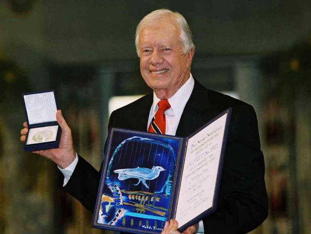 Jimmy Carter nimmt den Friedensnobelpreis 2002 entgegen