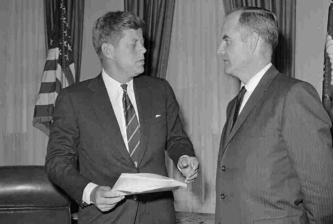Foto von Präsident Kennedy und George McGovern