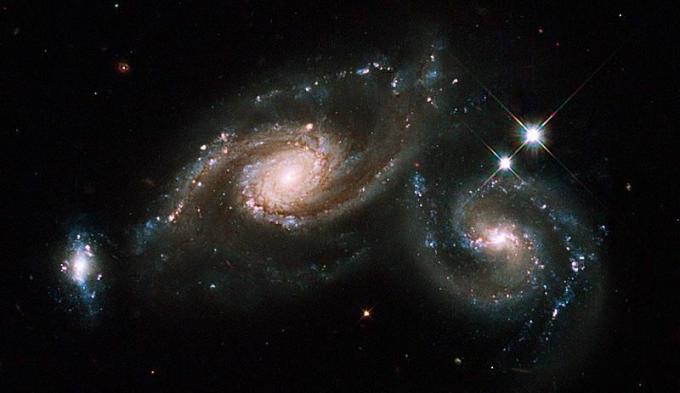 Drei vom Hubble-Weltraumteleskop gesehene Galaxien