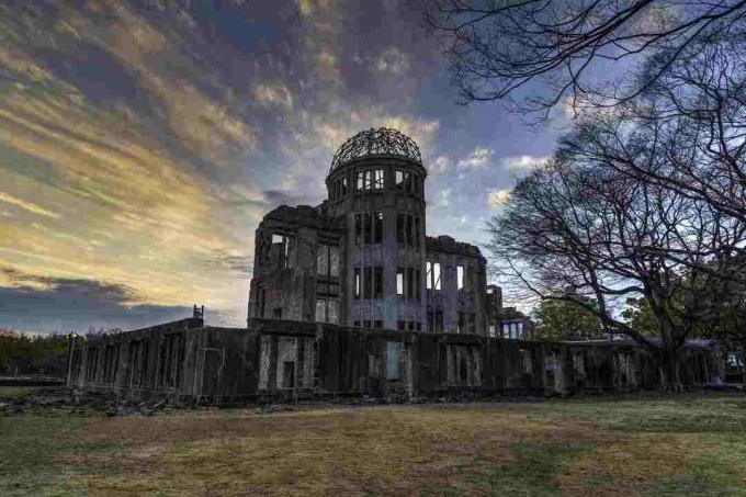 Hiroshima A-Bomb Dome bei Sonnenuntergang