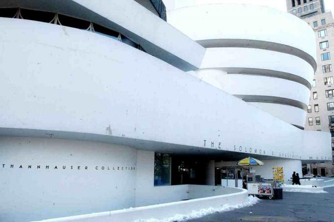 Das Guggenheim Museum von Frank Lloyd Wright Der Solomon R. Das Guggenheim Museum von Frank Lloyd Wright wurde am 21. Oktober 1959 eröffnet