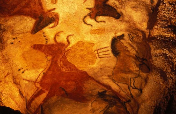 Gemälde von Auerochsen und Pferden in der Lascaux-Höhle, Frankreich