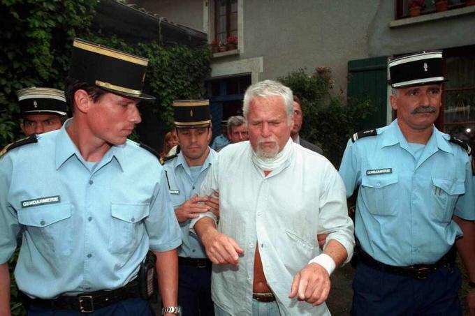 Ira Einhorn wurde um 20 Uhr nach Bekanntgabe seiner Auslieferung zur Polizei gebracht.