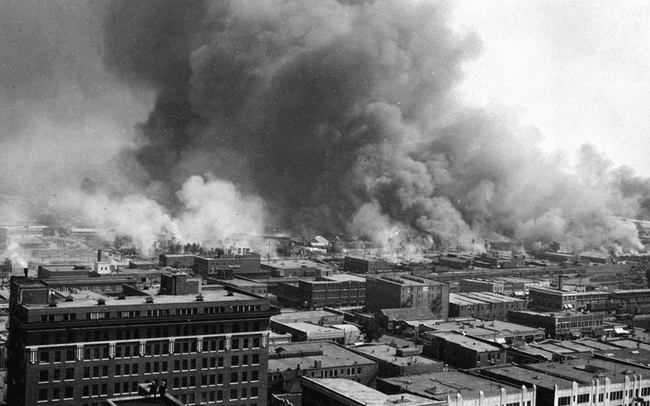 Zerstörung durch das Massaker von 1921 in Tulsa.