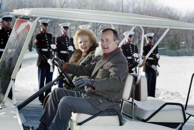 Foto von Bush, Thatcher und Marine Ehrengarde in Camp David