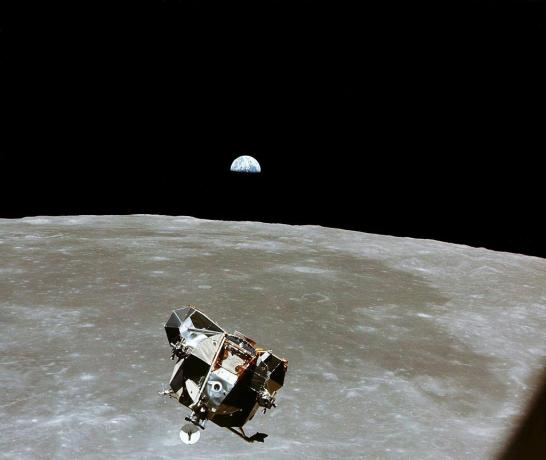 Apollo 11 Mondmodul steigt über den Mond