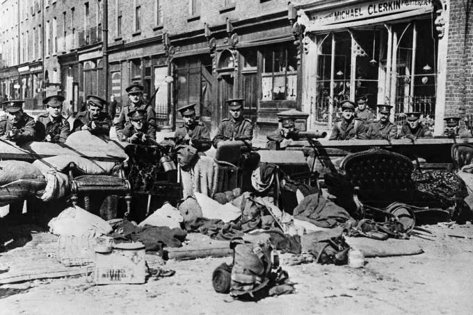 Foto der britischen Truppen während des Osteraufstands 1916 in Dublin