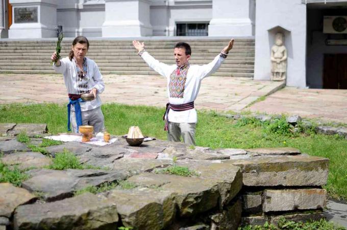 ukrainische heidnische Gemeinschaft, die rituelle Zeremonie Perun, Ukraine gewidmet macht