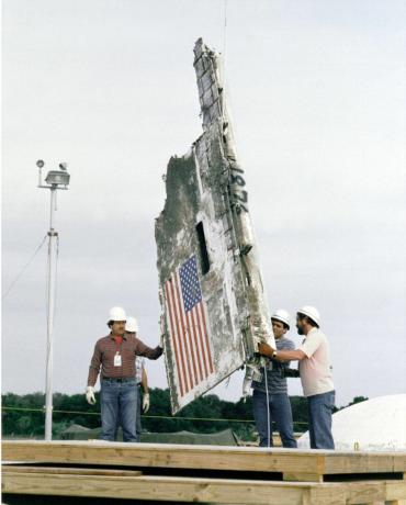 Space Shuttle Challenger Disaster STS-51L Bilder - Challenger Wreckage Grablegung