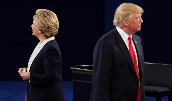 Die Kandidaten Hillary Clinton und Donald Trump halten zweite Präsidentschaftsdebatte an der Washington University