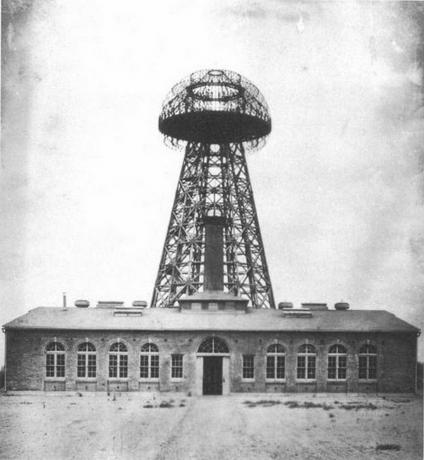 Der drahtlose Stromübertragungsturm des Wardenclyffe-Labors von Nikola Tesla