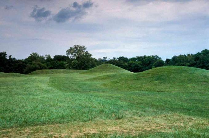 Blick auf Mound City im Hopewell Culture National Historic Park in der Nähe der heutigen Stadt Chillicothe Ohio