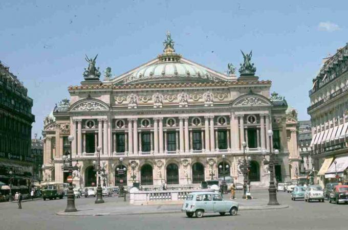 Theater und Zentren für darstellende Künste: Pariser Opernhaus Die Pariser Oper. Charles Garnier, Architekt