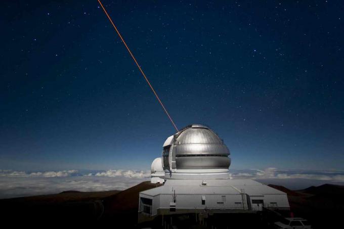 Gemini Observatory North mit Laser-Leitsternsystem.