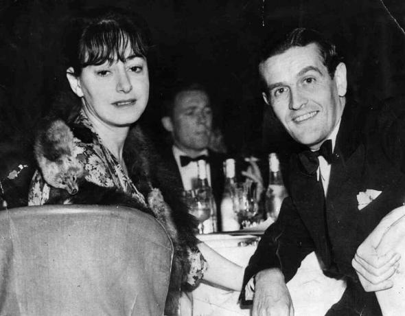 Dorothy Parker und Alan Campbell in einem Restaurant