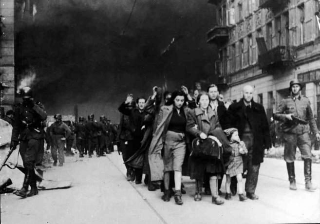 Von Nazi-Truppen in Warschau gefangene Juden