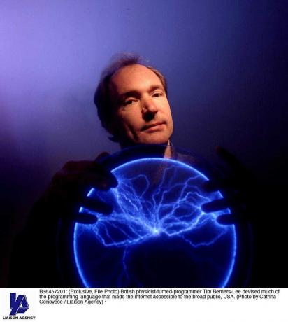 Der britische Physiker und Programmierer Tim Berners-Lee entwickelte einen Großteil der Programmiersprache, die das Internet für die Öffentlichkeit zugänglich machte