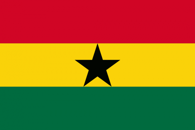 Ghana Flagge mit dicken roten, gelben und grünen Streifen und schwarzem Stern in der Mitte.