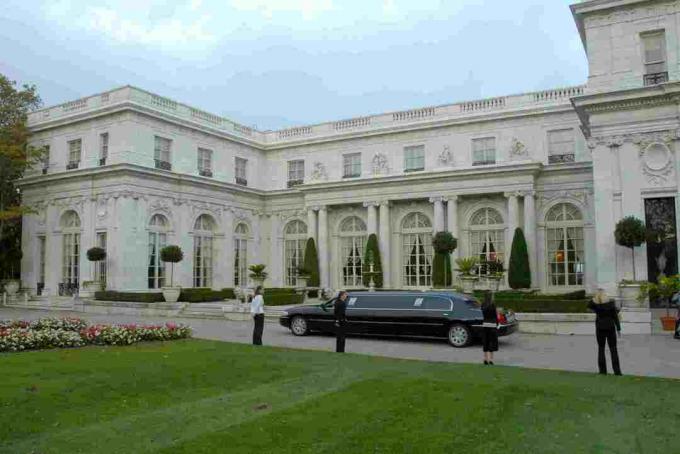 Limousine vor Rosecliff Mansion in Newport, Rhode Island