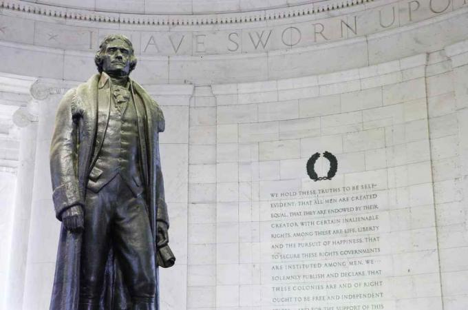 Jefferson Memorial im kreisförmigen Raum aus grauem Backstein