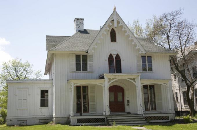 Haus im gotischen Stil des Zimmermanns der viktorianischen Ära in Hudson, New York