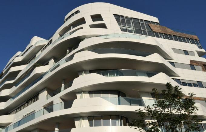 Kurviges Wohnhaus, entworfen von Zaha Hadid in Mailand, Italien