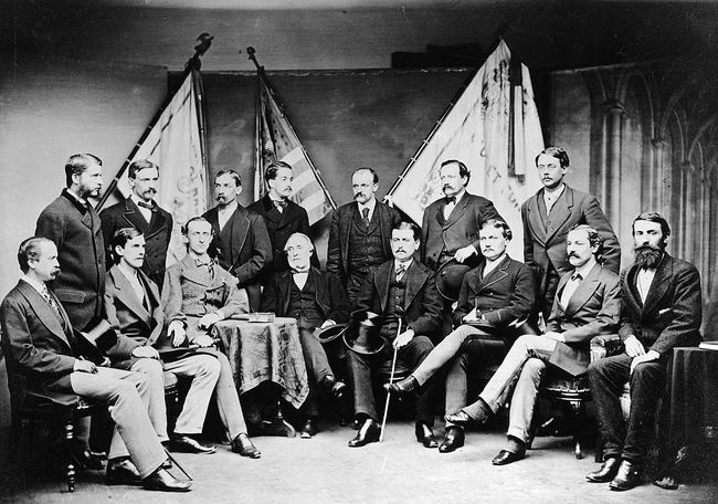 Gruppenbild der Offiziere des 20. Regiments der Massachusetts Volunteers, darunter der amerikanische Supreme Court Justice Oliver Wendell Holmes Jr